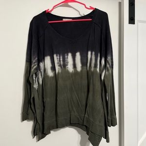 Blue, Green & White top